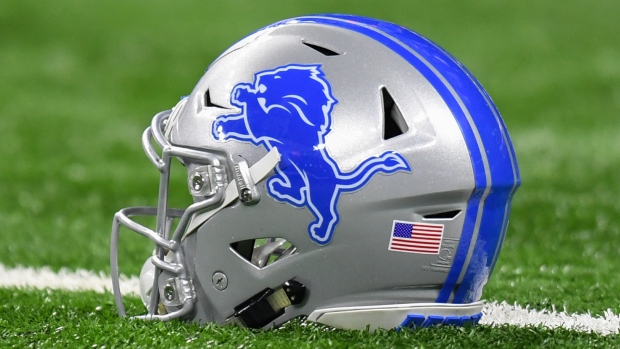 Logan Stenberg gets emotional support from Detroit Lions OL teammates