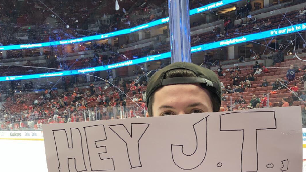 a fan rocking an unreal vintage mighty ducks jersey was caught holding an awesome fortnite sign article bardown - article about fortnite