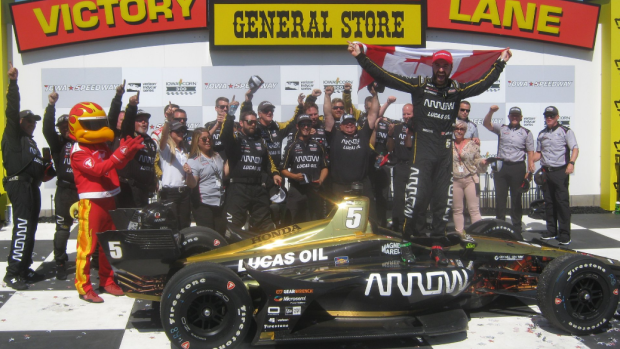 James Hinchcliffe Wins Iowa Corn 300 Records First Indy Car Win Since April 17 Article Bardown