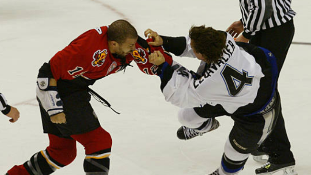 Jarome Iginla fights Vincent Lecavalier. 