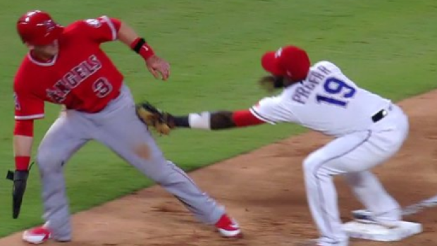 Jurickson Profar tags Taylor Ward