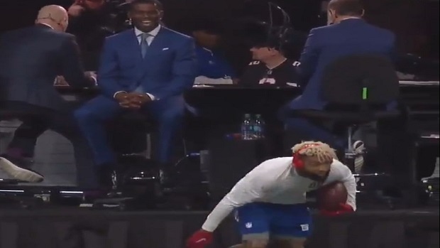 Odell Beckham Jr. pays tribute to Randy Moss by pretending to moon