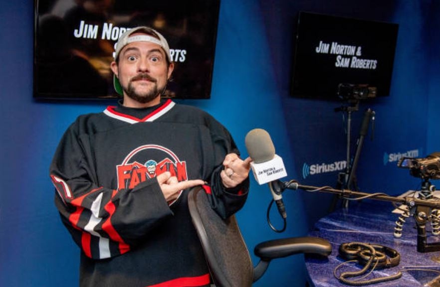 The most unexpected celebrities who've rocked hockey jerseys - Article -  Bardown