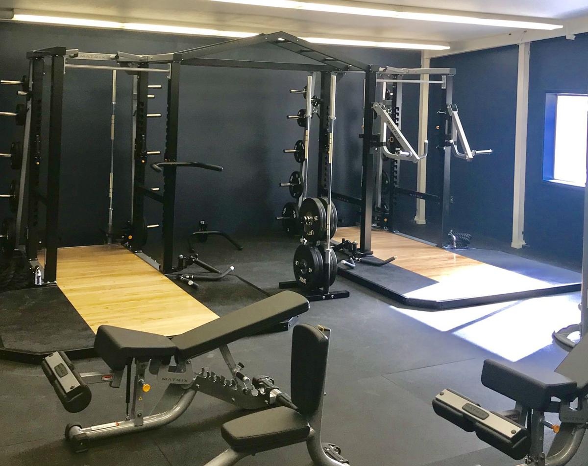 He's helped us out in so many ways': Leighton Vander Esch surprises alma  mater with new weight room, uniforms