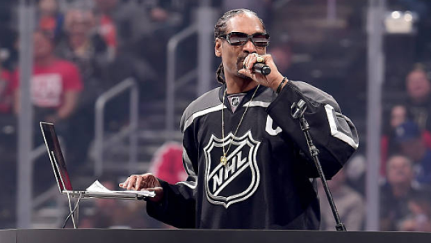 Snoop Dogg rocking a Habs jersey at his Montreal show. : r/Habs