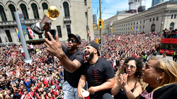 raptors parade tee