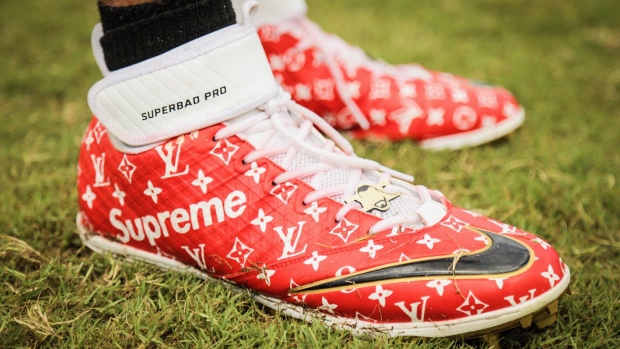 What do you think of Drew Brees' custom Supreme x Louis Vuitton cleats? -  Article - Bardown