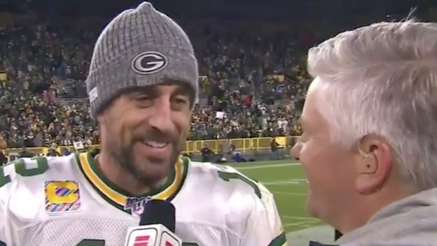 Aaron Rodgers stole the show after the Packers' win by answering question  in Spanish - Article - Bardown