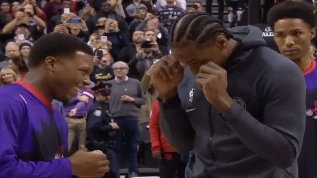 Kawhi Leonard Gets Massive Standing Ovation And Pretends To Cry As He Gets His Ring Article Bardown