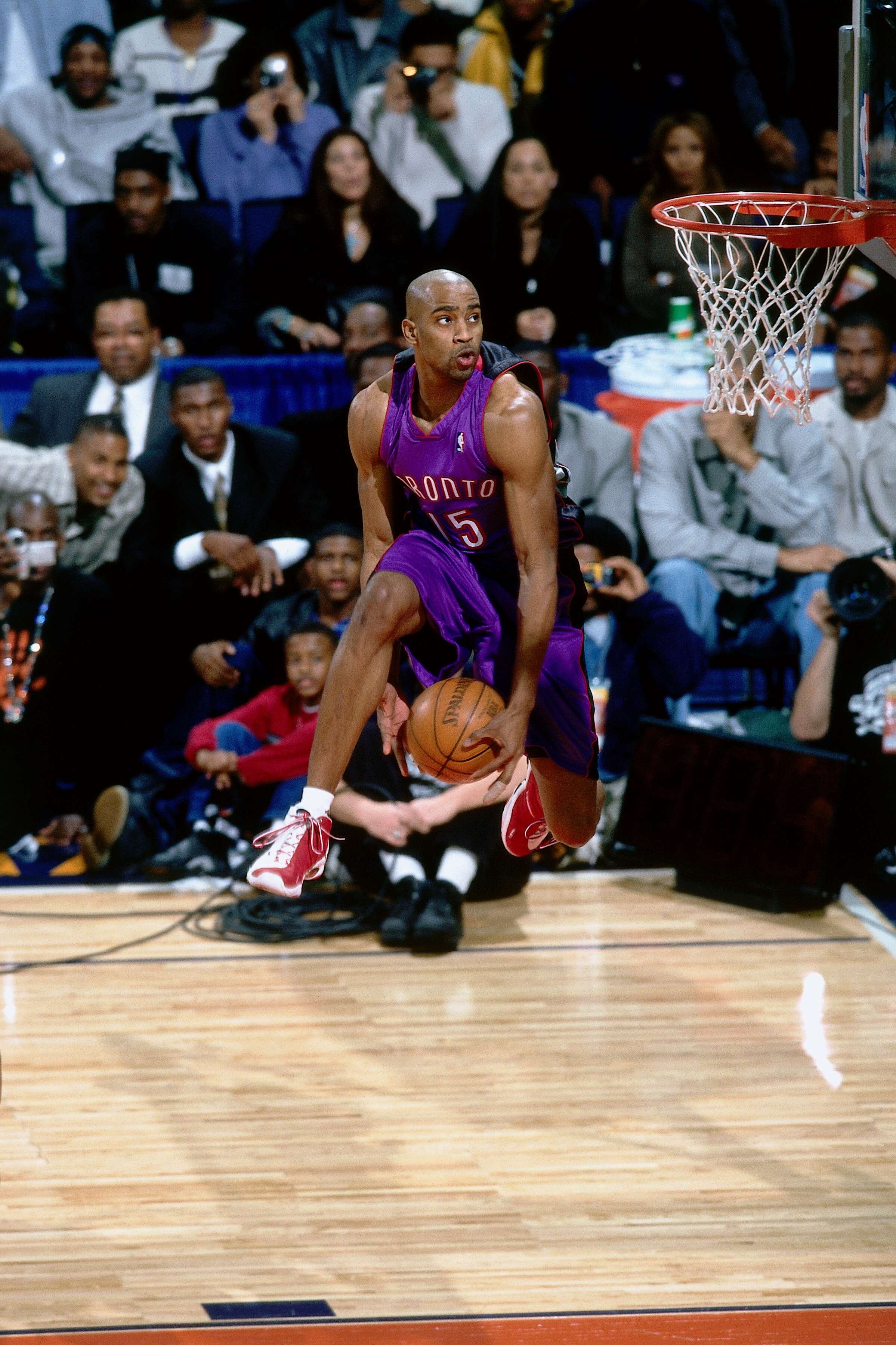 Vince Carter says he would like to see the Raptors retire his jersey number  - Article - Bardown