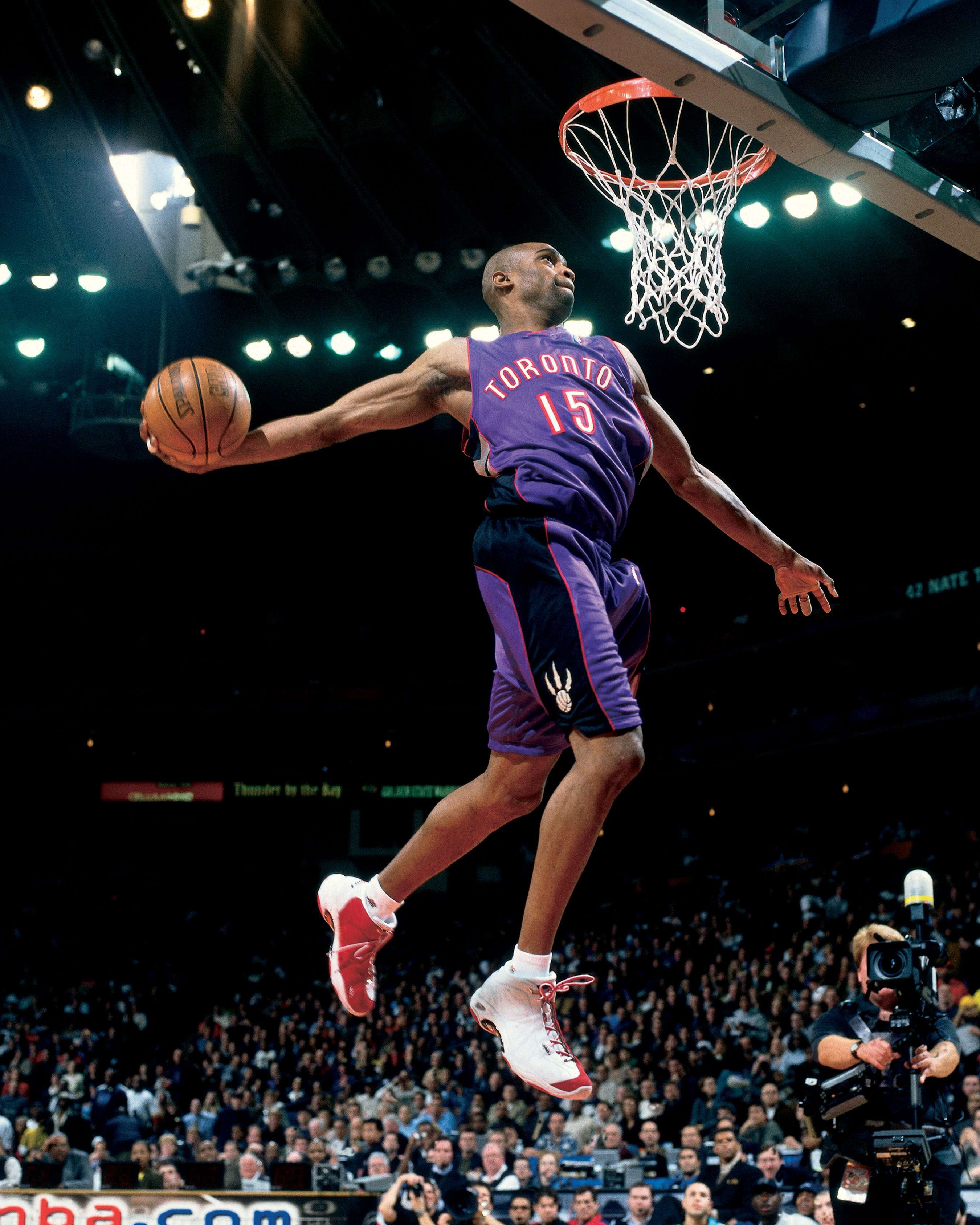 The best photos from Vince Carter's legendary dunk contest performance 20  years ago - Article - Bardown