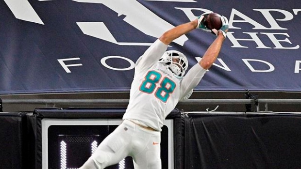 Report: Patriots signing ex-Dolphins TE Mike Gesicki