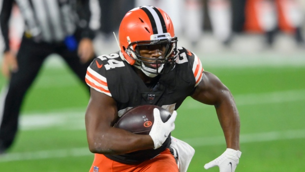 LOOK: Kareem Hunt reps Nick Chubb jersey as he enters stadium for Browns  vs. Titans