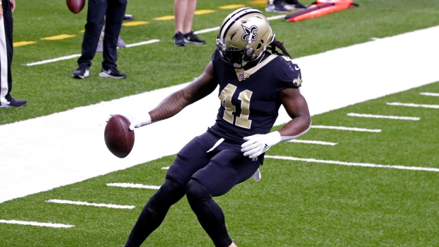 Saints RB Alvin Kamara hit receives uniform violations fine for cleats