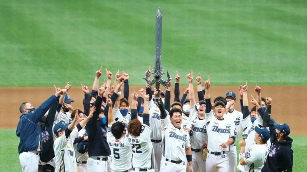 This Korean Baseball team received a sword after winning their first League  Championship - Article - Bardown