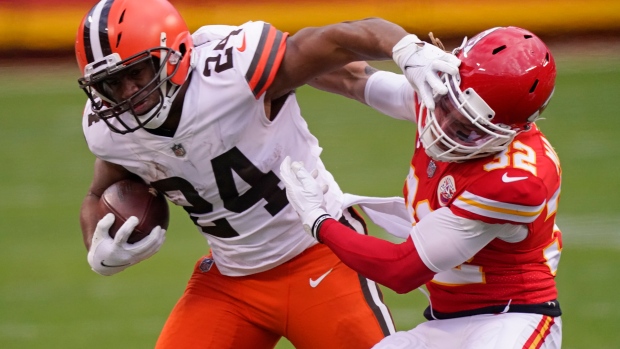 Hunt rejoining NFL Browns after Chubb injury, National