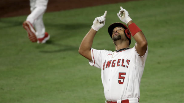 Albert Pujols stays connected with foundation