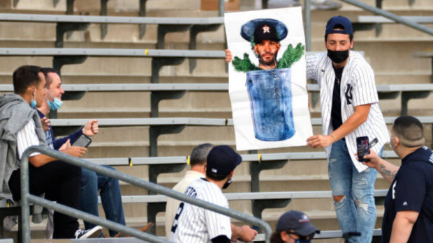 Astros absorb foolish hate from glass house Yankees fans