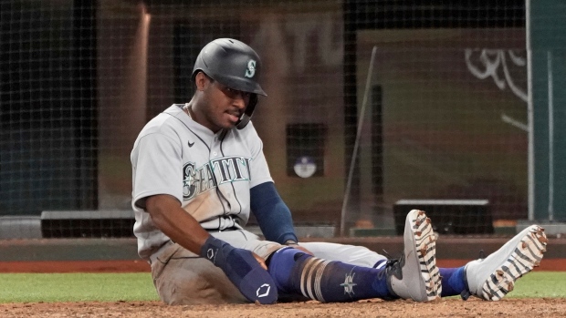 Mariners consider placing Kyle Lewis on concussion injured list