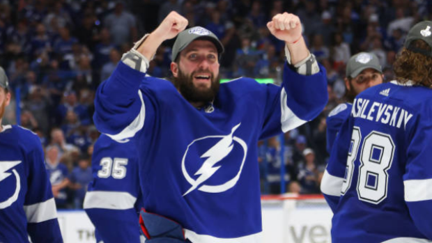 Islander fan trolling the Lightning⁩ about their salary cap