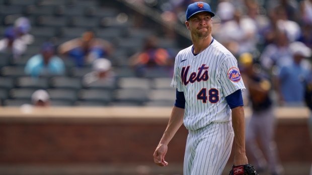 Jacob DeGrom Horses Around With Teammate Before Game, Mets Fans