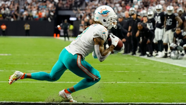 NFL: Buffalo Bills players tuck into turkey on pitch for Thanksgiving