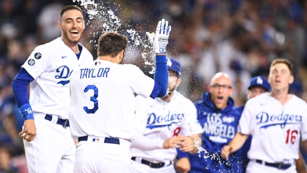 Chris Taylor's walk-off home run sends Dodgers past Cardinals in