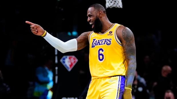 LeBron James, Los Angeles Lakers agree to 2-year, $97.1 million extension  that includes 3rd-year player option - ESPN