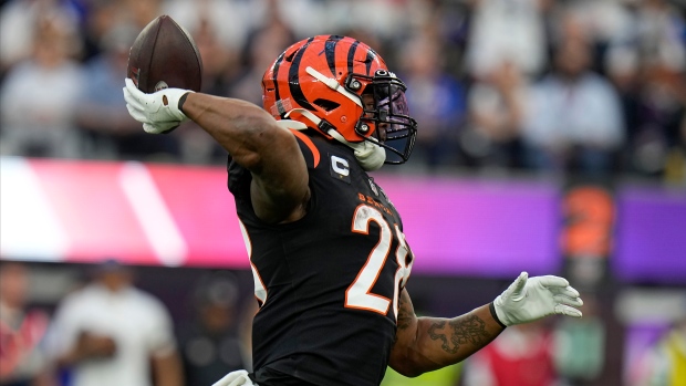 Cincinnati Bengals Joe Mixon Has Arrest Warrant Out For Menacing