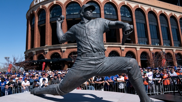 Tom Seaver Statue