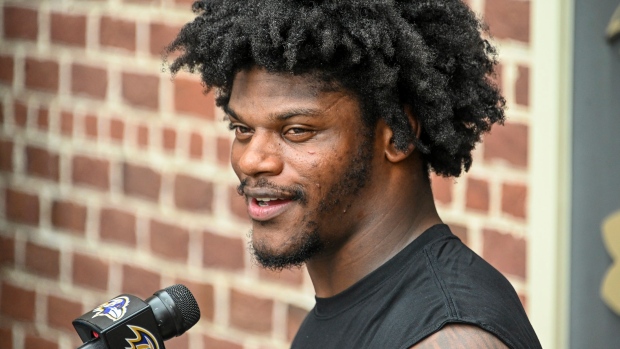 League insiders split on Lamar Jackson's future with Ravens