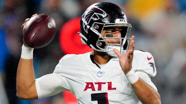 Marcus Mariota Atlanta Falcons quarterback procedure on knee