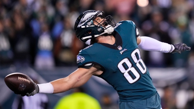 Eagles' Dallas Goedert to miss extended time with shoulder injury: reports