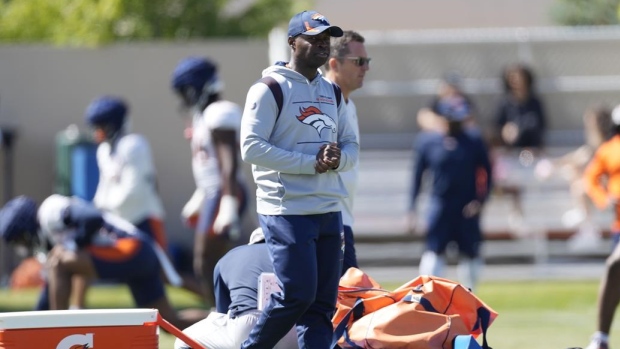 Report: Broncos to interview Brian Flores, Sean Desai for DC position