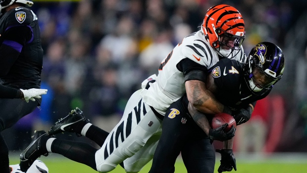 Logan Wilson tackles Zay Flowers