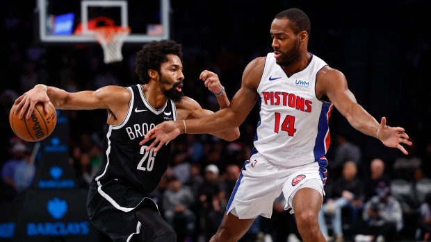 Spencer Dinwiddie (26) Alec Burks (14)