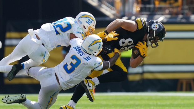 Derwin James tackles Pat Freiermuth