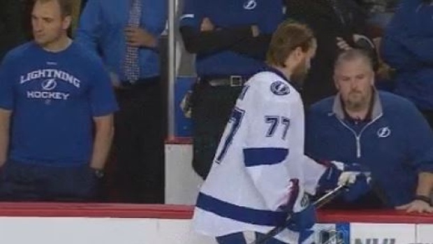 Victor Hedman's pre-game ritual is a ridiculous game of Fiver Finger Fillet, This is the Loop