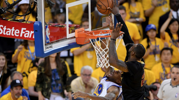 LeBron reminds former Cavs teammate of vicious poster dunk 