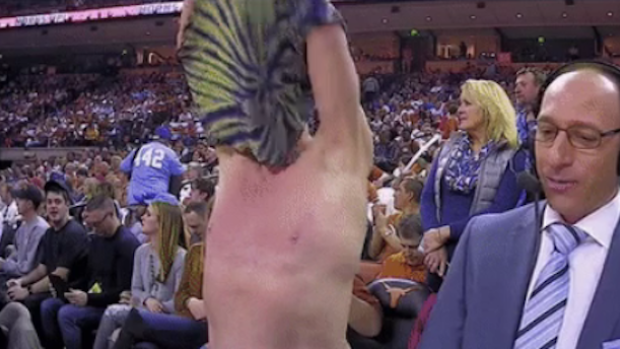 Bill Walton changed his T-shirt in the middle of an ESPN broadcast