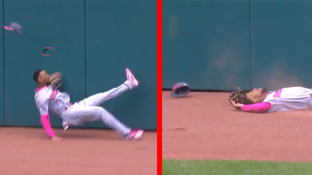 Byron Buxton looked like he nearly knocked himself out on this absurd catch  - Article - Bardown