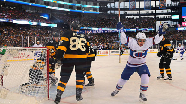 NHL Winter Classic 2019 results: Score, highlights from Bruins' win over  Blackhawks outdoors