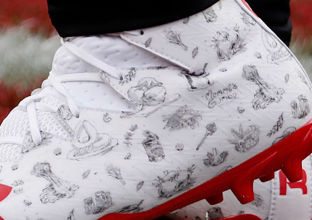 Odell Beckham Jr. Grinch-Inspired Nike Cleats Closer Look